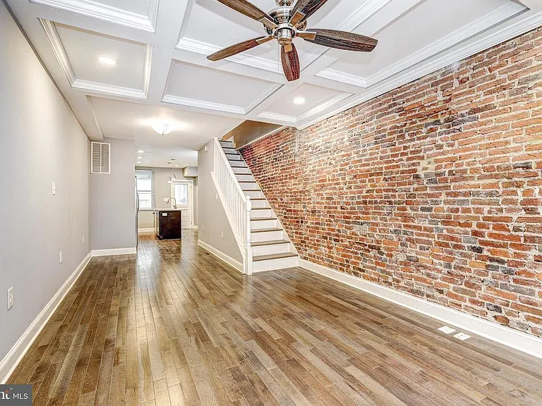 822 S Highland Ave — Photo 5