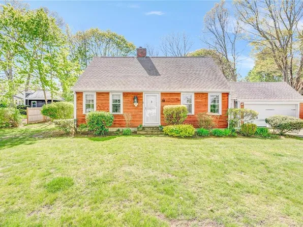 21 Frederick Dr, Barrington, RI 02806