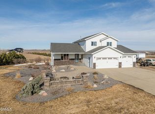 10612 Rose Dr, Bismarck, ND 58503