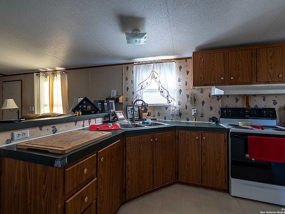 5th image of 1427 COUNTY ROAD 361 Unit B