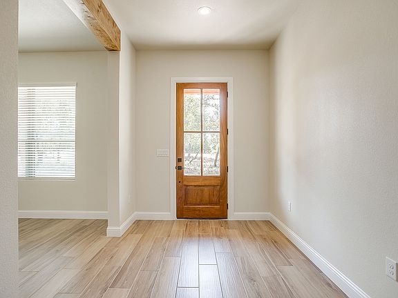 5th image of 3347 N Lakeview Dr