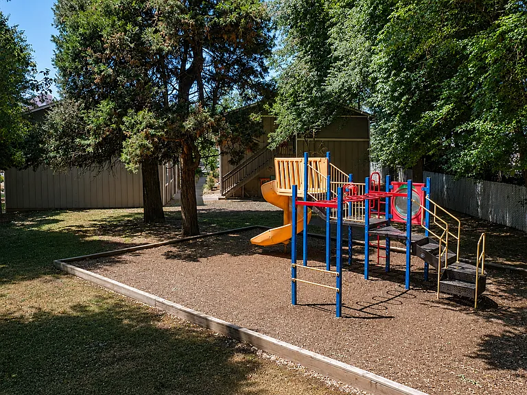 Fountain Court Apartments — Photo 48