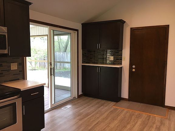 3rd image of 205 Altair Dr