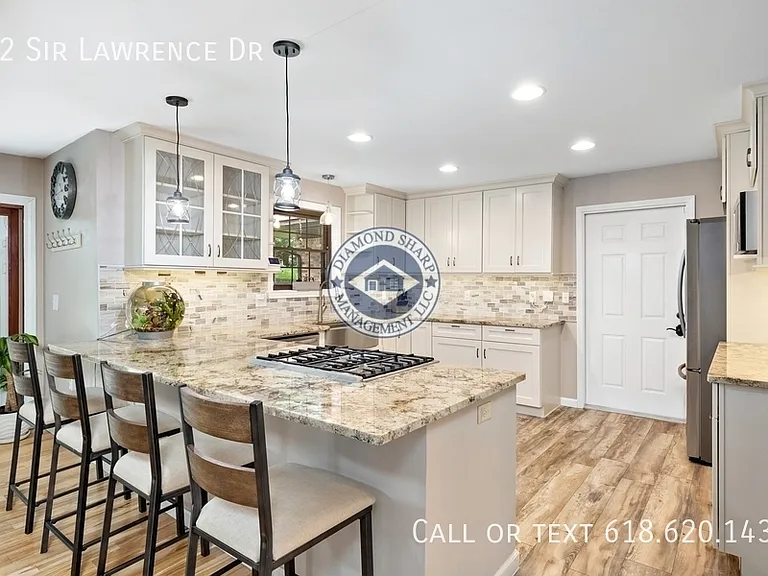 22 Sir Lawrence Dr — Photo 8