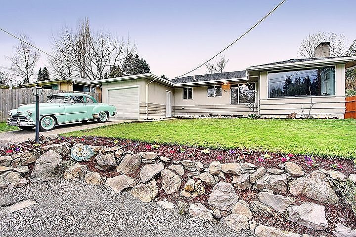 •	Looking for a stylish home with all the modern conveniences to relax in? Lov