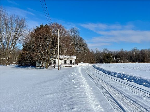 3rd image of 9207 Wayne Center Rose Rd