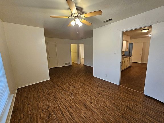 4th image of 2100 Redwood Pl