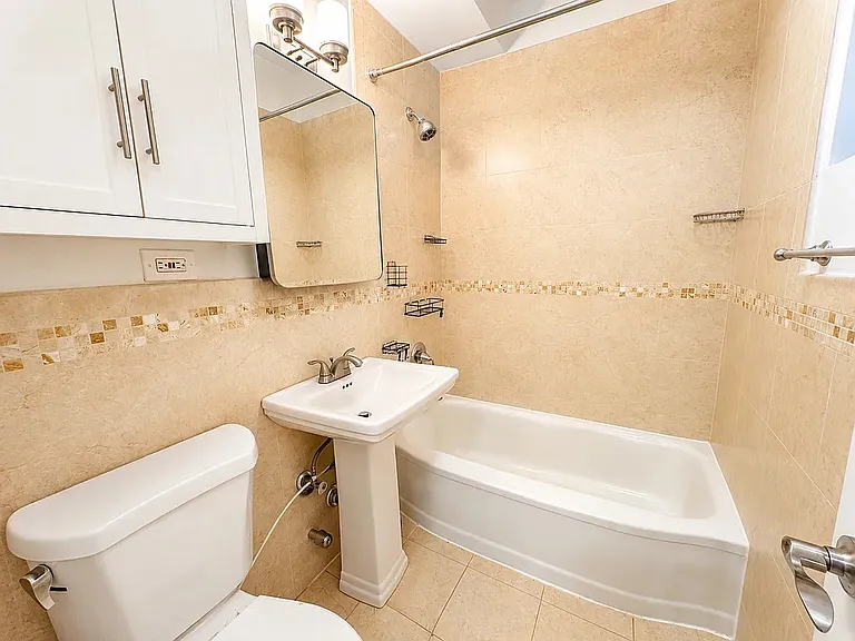 4489 Broadway #2DD — Photo 8