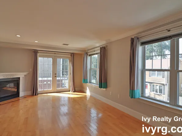 10 Mohawk St #1, Boston, MA 02127