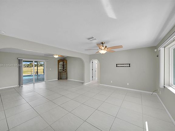 4th image of 307 SE 10th Ter