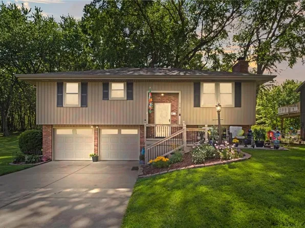 11015 N Harrison St, Kansas City, MO 64155