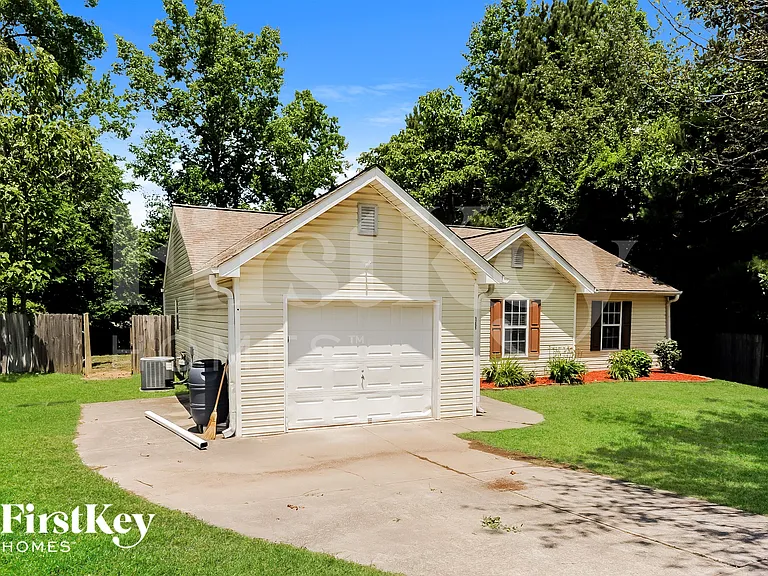 5255 Hillcrest Glenn Dr — Photo 2