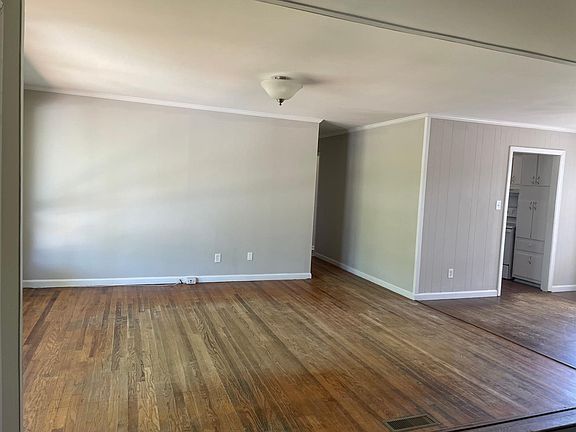 2nd image of 2831 McKinney St
