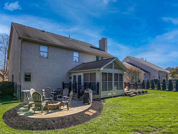 4th image of 3833 Rockpointe Dr