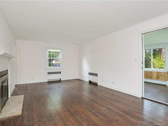 3rd image of 14 Crestwood Dr