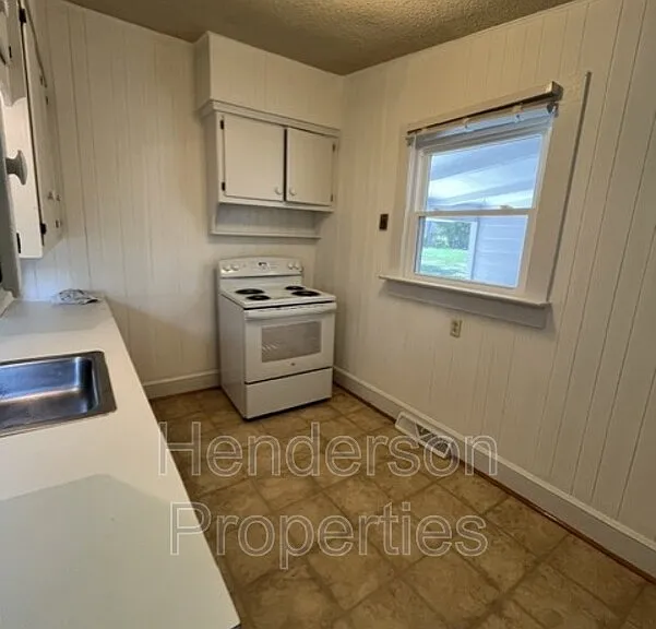 1335 Eastside Ave — Photo 7