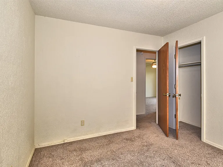 324 W Quantico St — Photo 16
