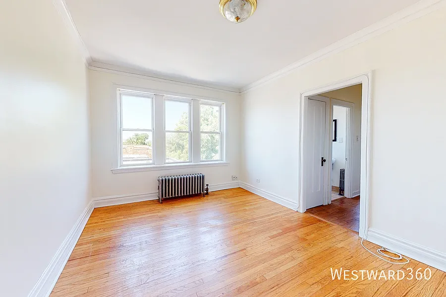 Spacious One Bed in Stylish East Garfield Park! — Photo 2
