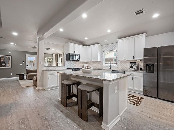 3rd image of 3724 Brean Down Rd