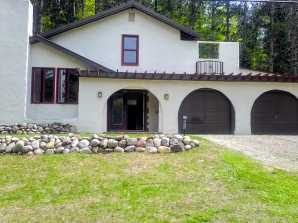 3012 Wildwood Harbor Rd, Boyne City, MI 49712