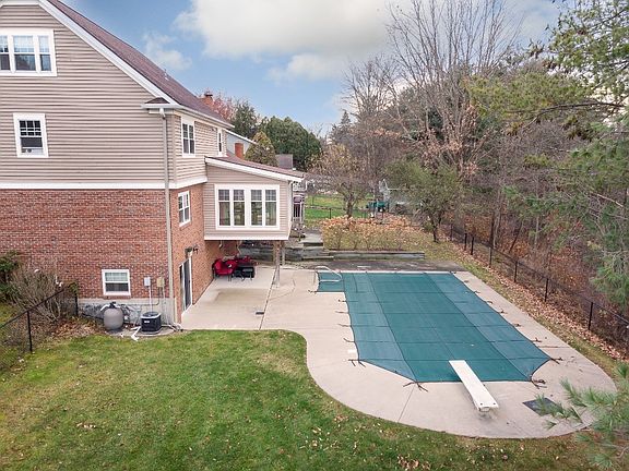 5th image of 857 Debonair Dr
