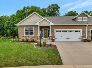1810 Lake Ridge Ct, Mahomet, IL 61853