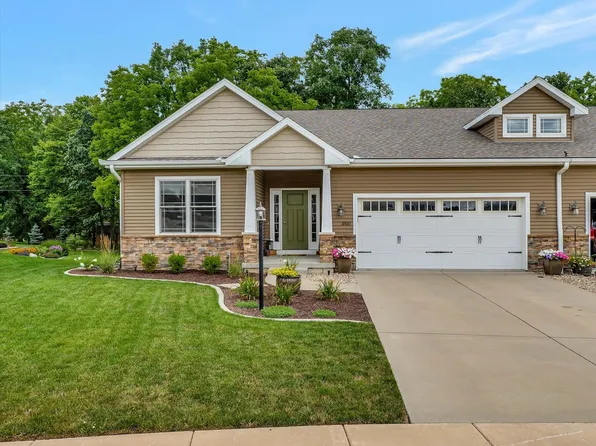 1810 Lake Ridge Ct, Mahomet, IL 61853