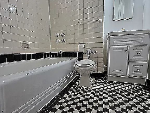 5th image of 128 E 35th St #41
