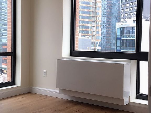 5th image of 2521 43rd Ave APT 811
