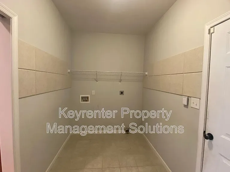 819 Geoffery St — Photo 26
