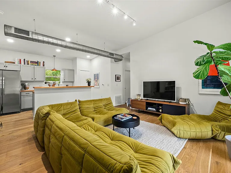 602 Persimmon St — Photo 3