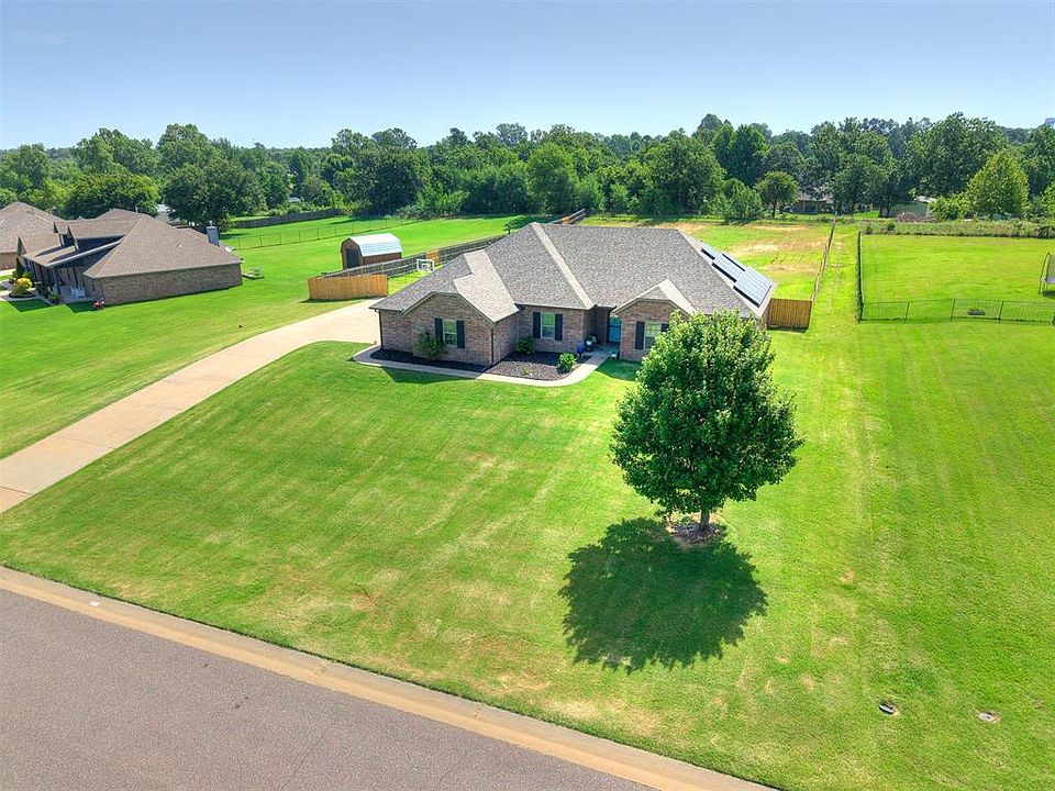 1st image of 186 Oakridge Dr