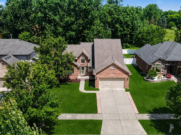 22273 Brywood Ct, Clinton Township, MI 48036
