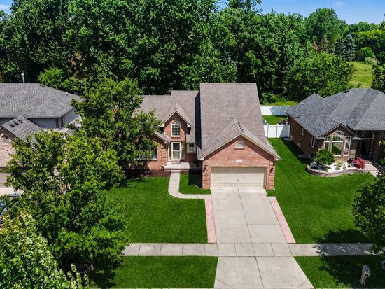22273 Brywood Ct, Clinton Township, MI 48036