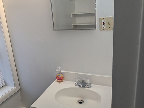 5th image of 33 Market St APT 4