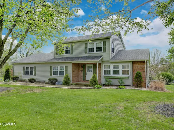 9 Holly Ct, Danville, PA 17821