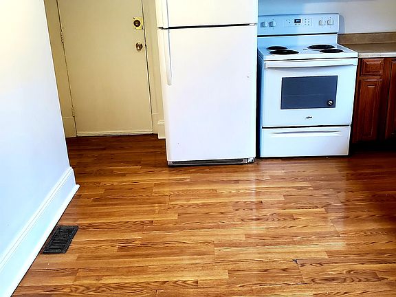 5th image of 428 W Chenery St
