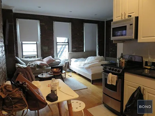 Rented by Bond New York | media 17