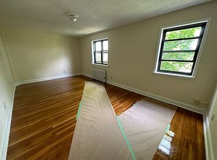 20-79 28th St #1A, Astoria, NY 11105