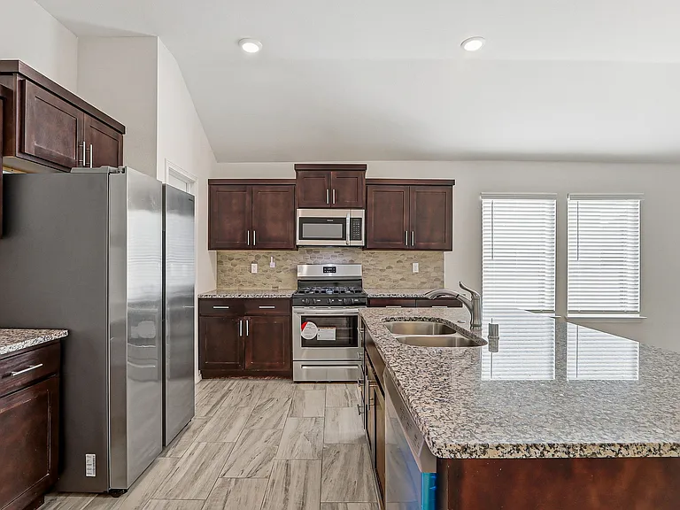 13745 Lago Vista Ave — Photo 7