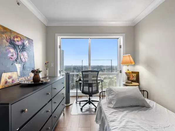 13618 100th Ave #3001, Surrey, BC V3T 0A8