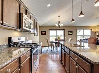 9100 Compass Point Rd, Woodbury, MN 55129