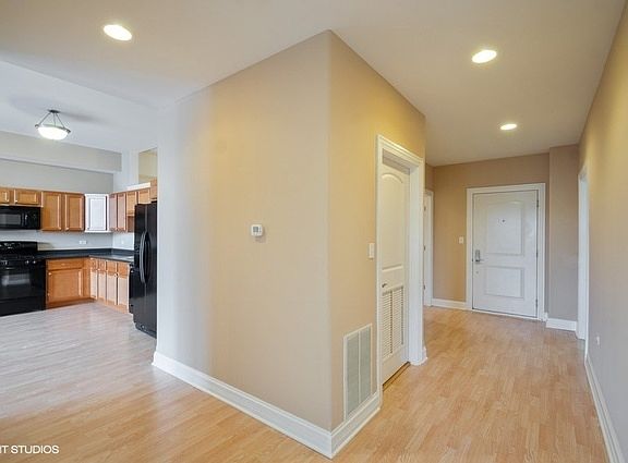 2nd image of 3630 N Harlem Ave APT 312