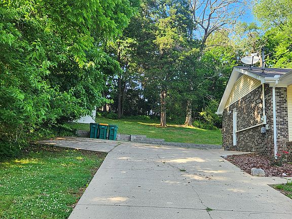 3rd image of 1830 Lowe St