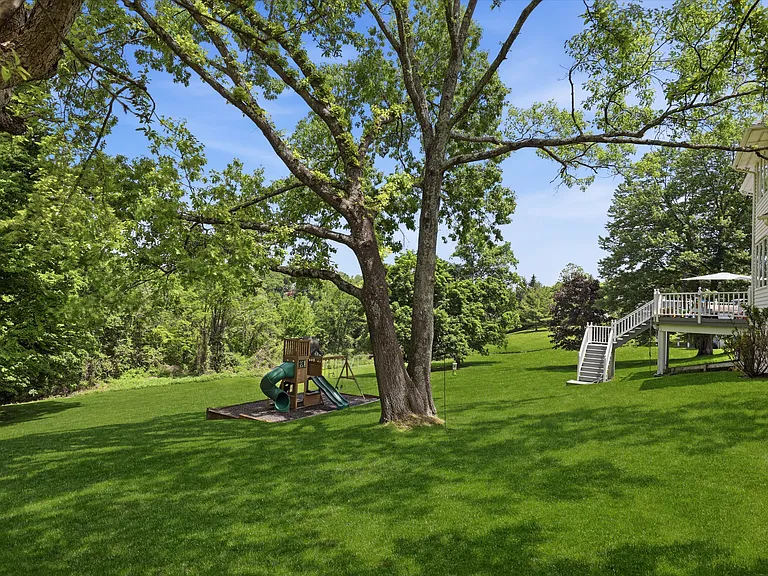 4 Fawn Ln — Photo 31
