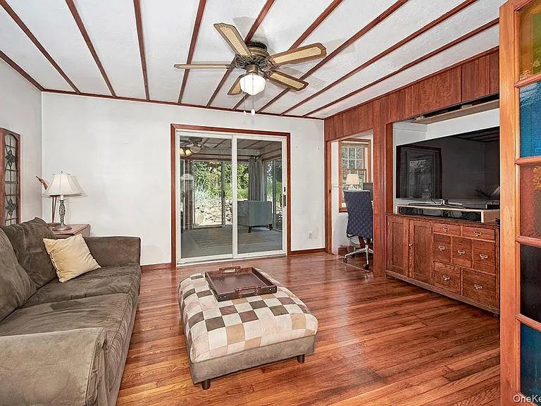 1015 Shore Acres Dr — Photo 6