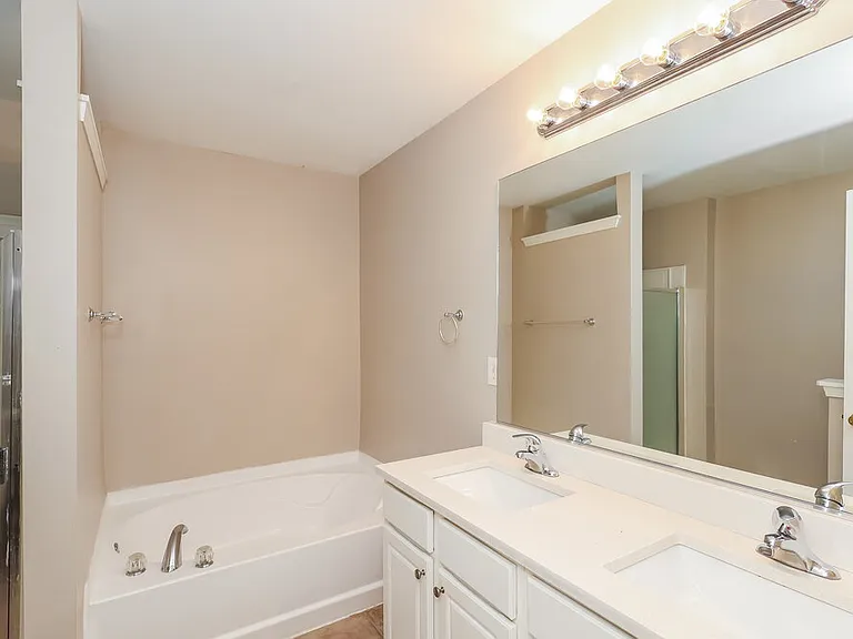 713 Celeste Ln SW — Photo 11