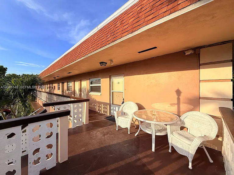 2832 Fillmore St #20 — Photo 16