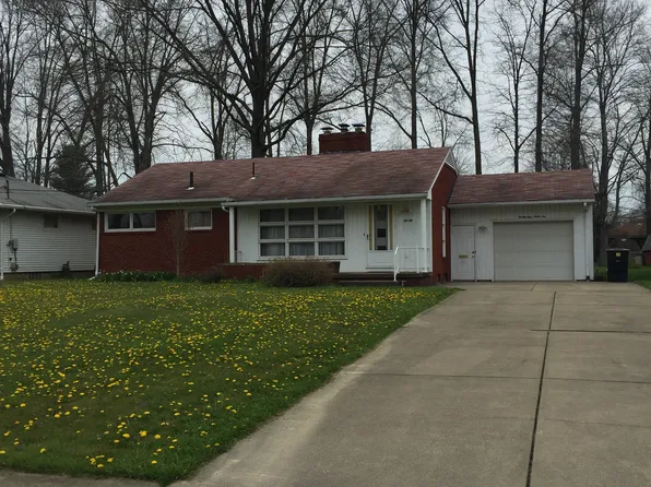 2936 Beal St NW, Warren, OH 44485