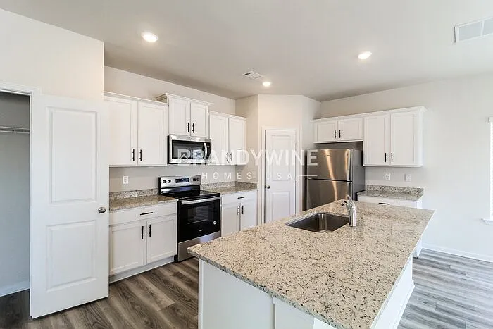 148 Avondale Blvd — Photo 6